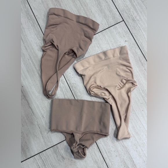 SKIMS Other - SKIMS Fits Everybody Dipped Front Thong & SKIMS Shapes x small